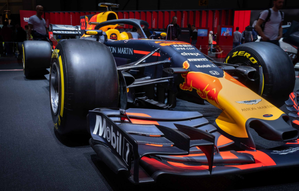 How are F1 cars transported?